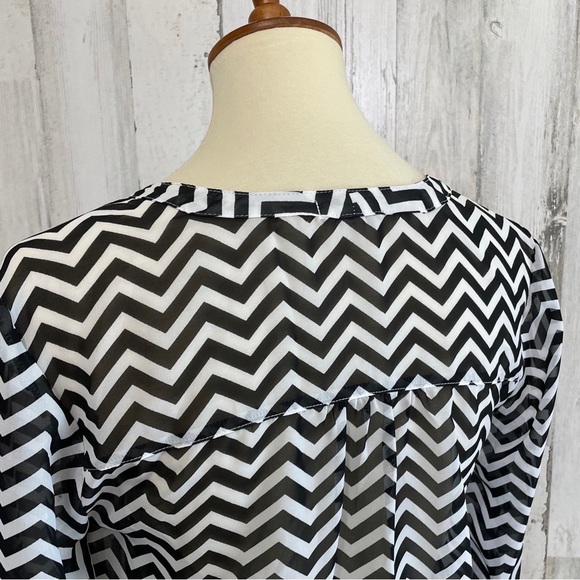 Bongo Sheer Tie Front Chevron Blouse - Picture 6 of 6